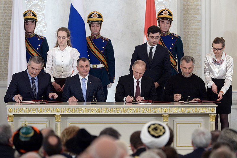 Putin_with_Vladimir_Konstantinov,_Sergey_Aksyonov_and_Alexey_Chaly_4.jpeg