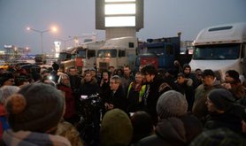 Communist Party Duma deputy Konstantin Rodin meets protesting truckers in Moscow Oblast, 4 December.