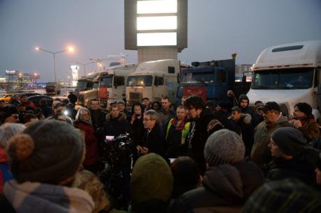 Communist Party Duma deputy Konstantin Rodin meets protesting truckers in Moscow Oblast, 4 December.