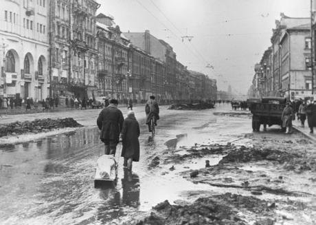 RIAN_archive_324_In_besieged_Leningrad. RIA Boris Kudoyarov (1) sized.jpg