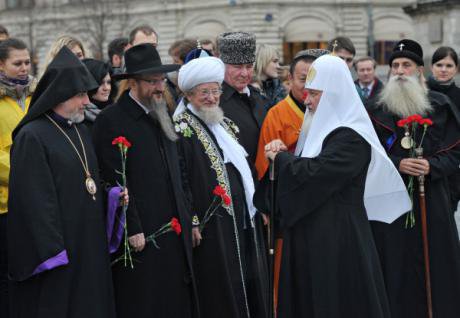 Represntatives of Russia&#39;s four &#39;traditional&#39; relgions, Orthodoxy, Islam, Judaism and Buddhism on National Unity Day in 2012