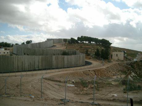Security_Fence_and_settlement.jpg