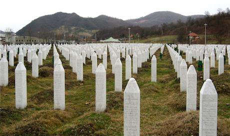 Srebrenica_massacre_memorial_gravestones_2009_1.jpg