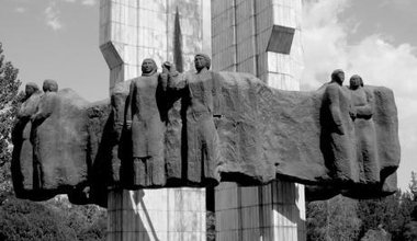 Statue_Bishkek.jpg