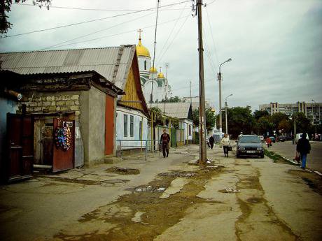 Run-down street in Tiraspol, the capital of Transnistria. cc flickr.com/photos/minamie