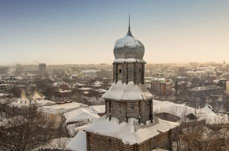 The old Siberian city of Tomsk is famous for its wooden architecture. (c) Shutterstock/Madruaga Verde.