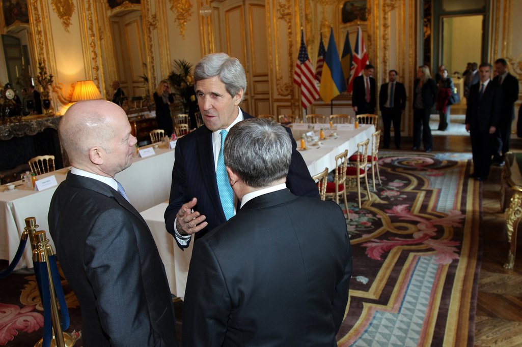 U.S._Secretary_of_State_John_Kerry_speaks_with_British_Foreign_Secretary_William_Hague_and_Ukrainian_Foreign_Minister_Andrii_Deshchytsia.jpg