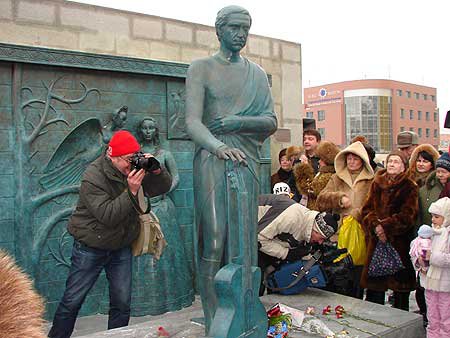 Vysotski&#39;s monument in samara