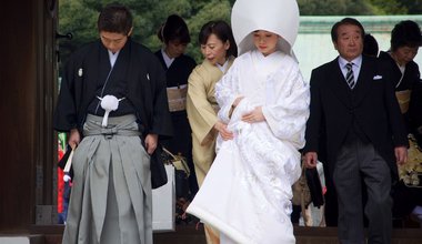 Wedding couple at Meiji Jingu - Japan