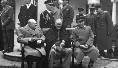 Yalta_Conference_(Churchill,_Roosevelt,_Stalin)_(B&W).jpg