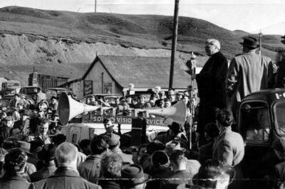 aneurin-bevan-addresses-a-crowd-just-outside-tredegar-in-1960-12732210_0.jpg