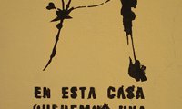 Image and words stencilled on external wall "En esta casa queremos una vida libre de violencia hacia las mujeres"