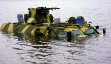 BTR 4 swimming