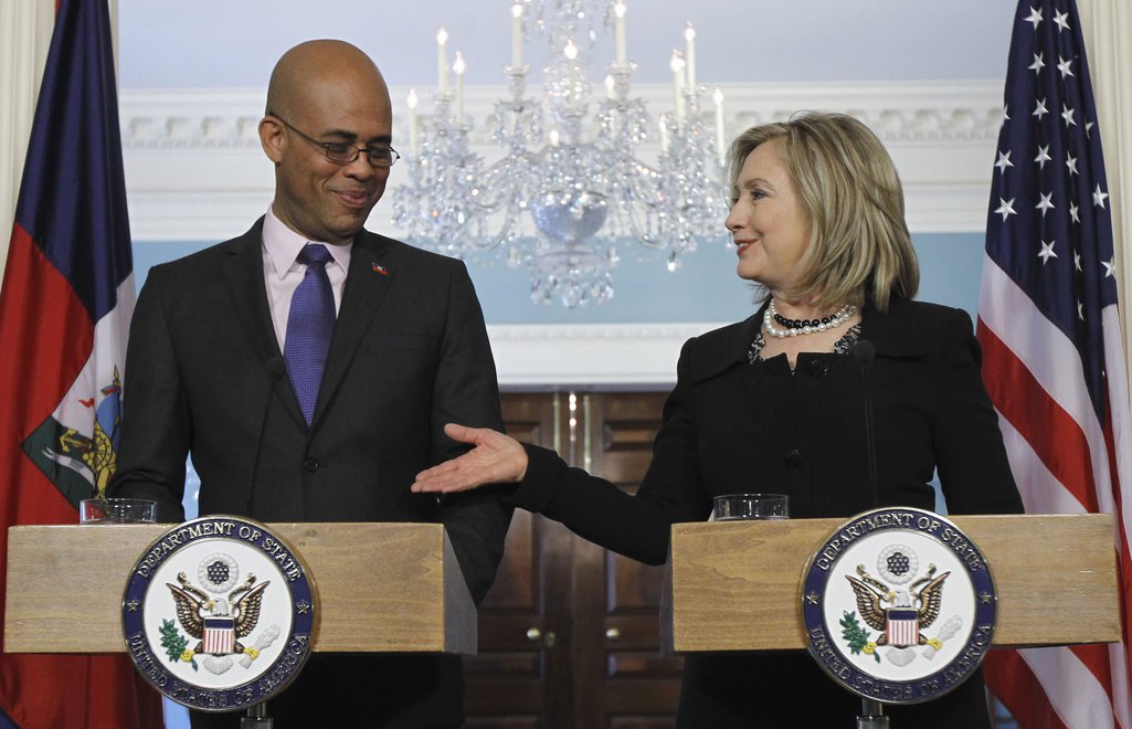 Michel Martelly, ex presidente de Haití y Hillary Clinton.