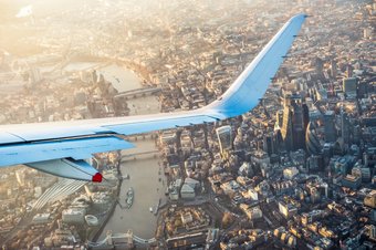 commercial flight over london