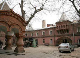 Glebov-Streshnyev-Shakhovsky Mansion courtyard