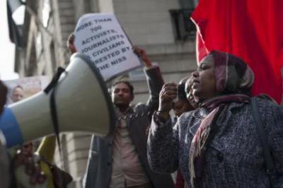 Sudanese Protest Outside London Embassy, 2013 / Lee Thomas
