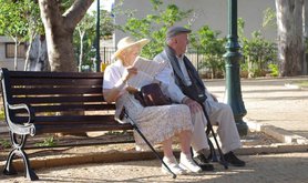 old-couple-in-park_920.jpg