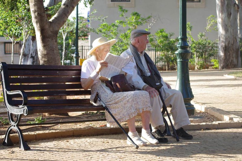 old-couple-in-park_920.jpg