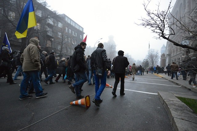 protesters_ukraine%20small.jpg