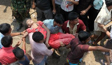 Woman carried from Rana Plaza after disaster