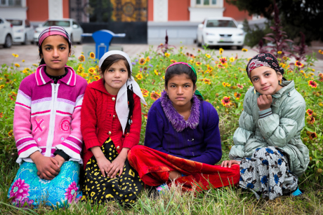 Roma children. Flickr/Damon Lynch. Some rights reserved.