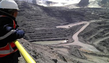 rsz_kumtor_open_pit_for_dirty_water(1).jpeg