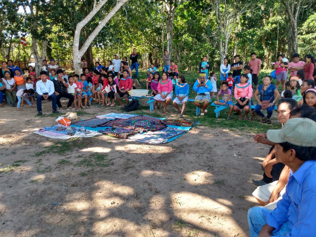 Reunião entre representantes da comunidade Shipibo-Conibo, pertencente à organização COSHIKOX, e a Guarda Indígena de Caimito