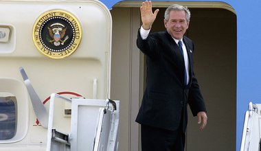 us-president-george-w-bush-waves-from-the-door-of-air-force-one-at-mcguire-7fda58.jpg