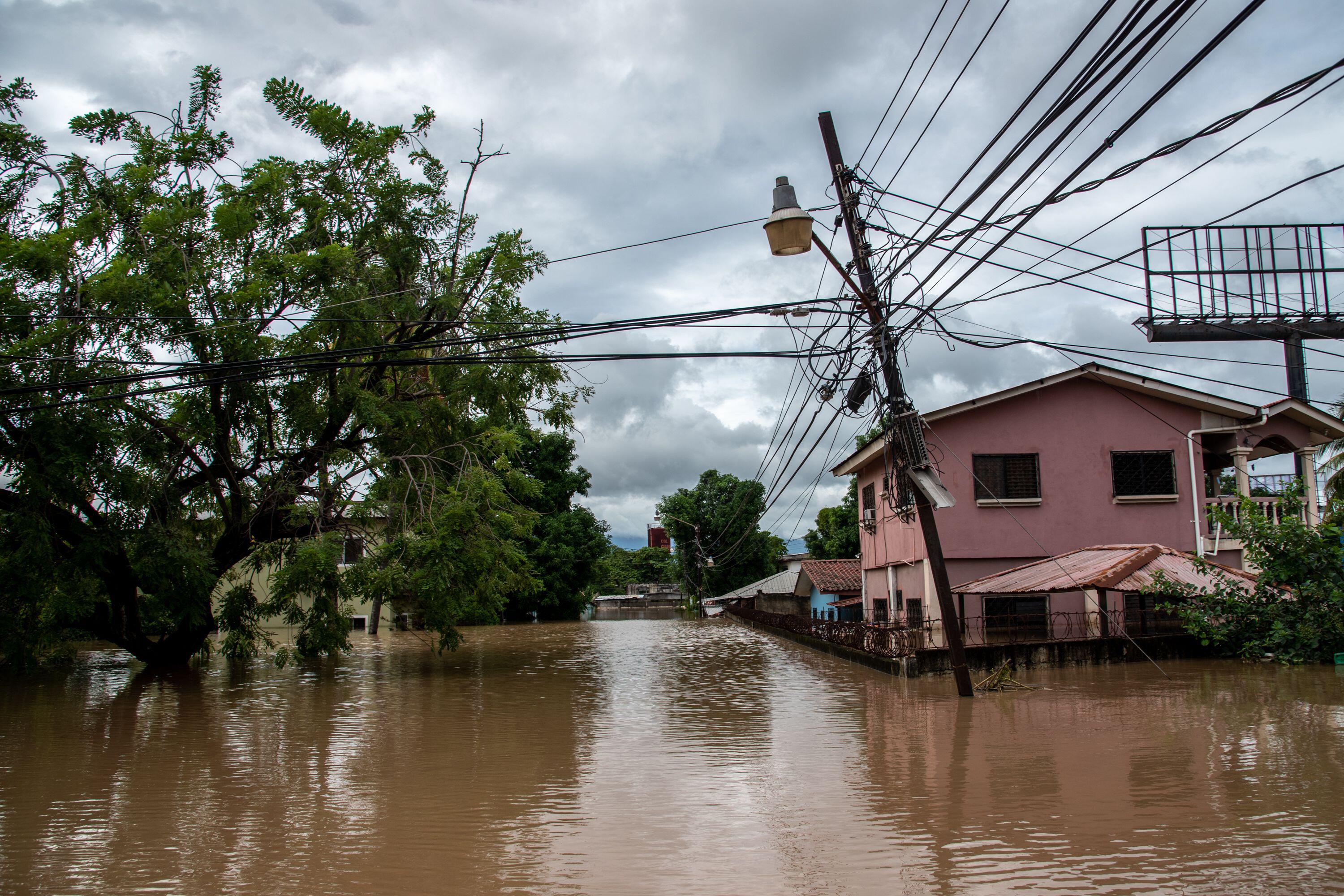 Eventos climáticos extremos na América do Sul - crise climática no Brasil,  Argentina e Paraguai