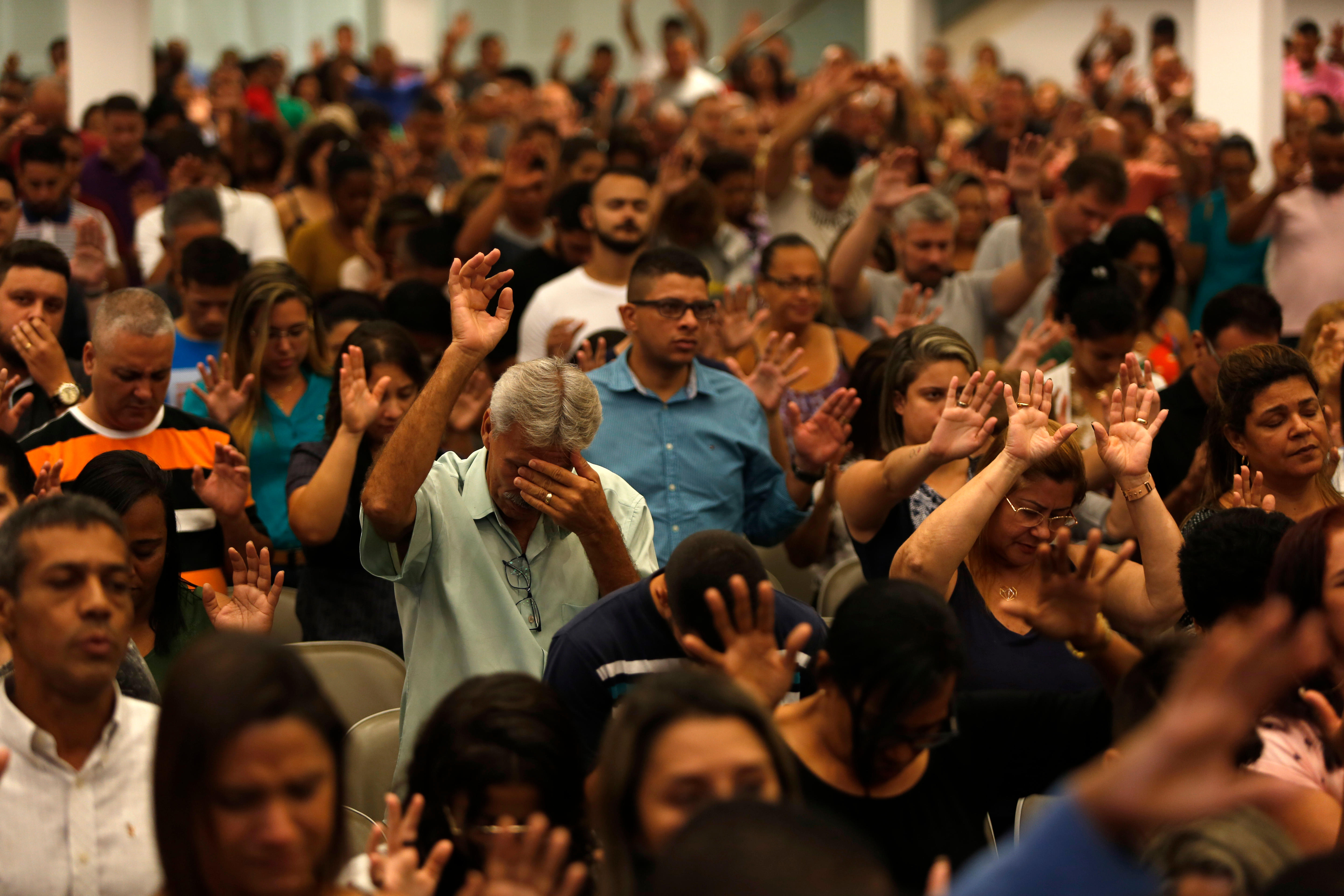 Lula é cristão, nunca fechou nem vai fechar igrejas - Lula